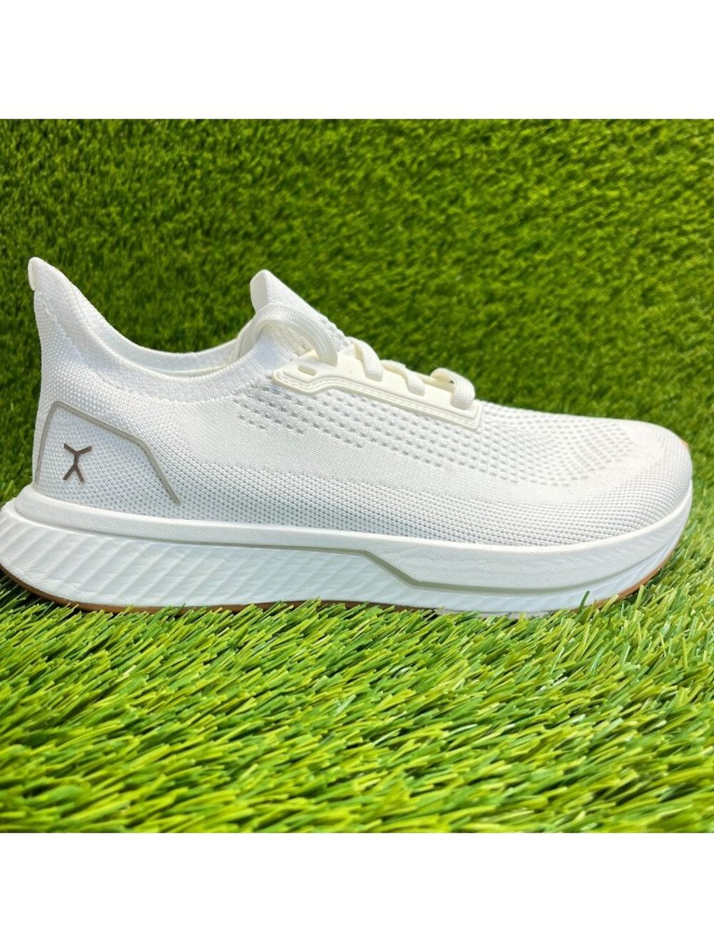 Flux Adapt Runner White Gum Womens Size 9 Mens Size 7.5 Running Workout Shoes